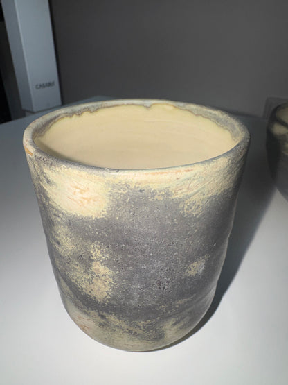 The Pouring Bowl Graphite — Glasurdetail am Rand