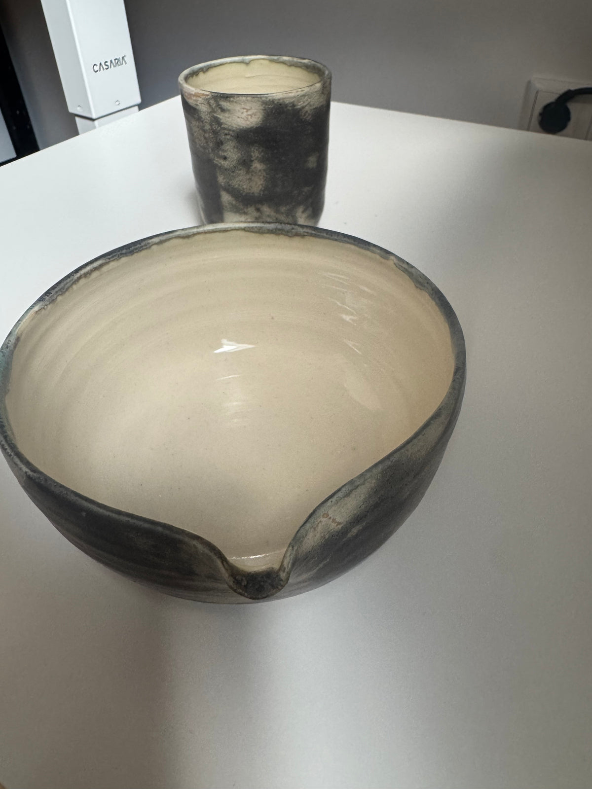 The Studio Cup Graphite — Seitenansicht